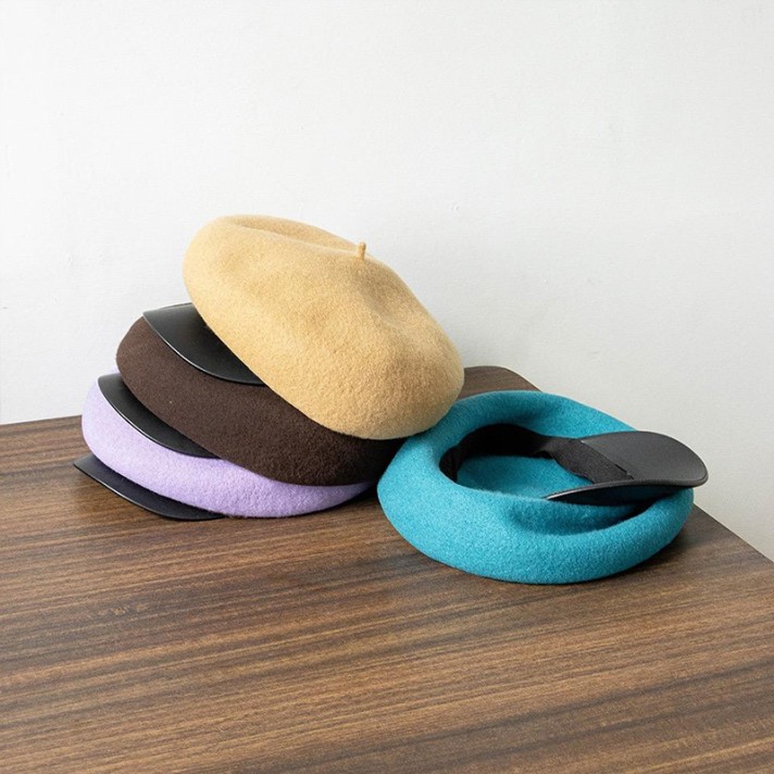 Ultra-lightweight and breathable beret Ultra-lightweight and breathable beret