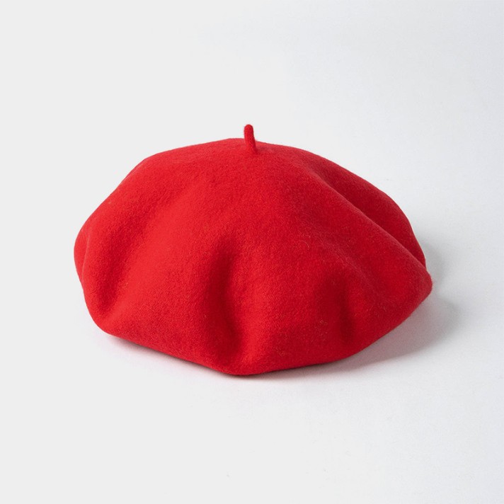Simple beret for outdoor activities in autumn