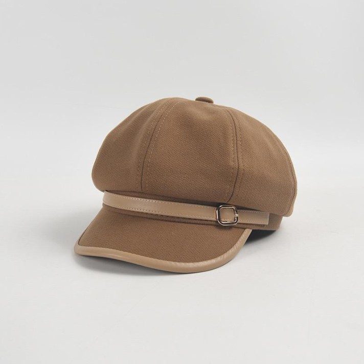 Vintage-style leather-trimmed comfortable beret Vintage-style leather-trimmed comfortable beret
