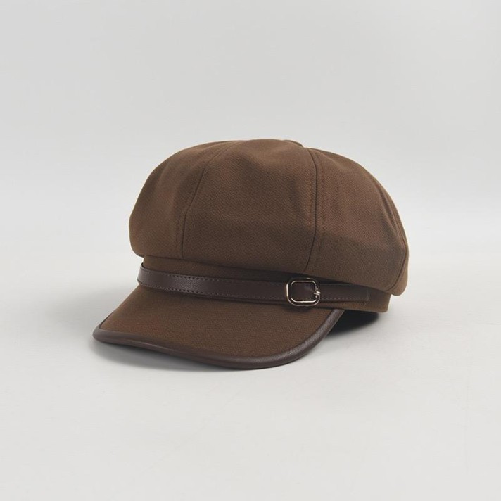 Vintage-style leather-trimmed comfortable beret Vintage-style leather-trimmed comfortable beret