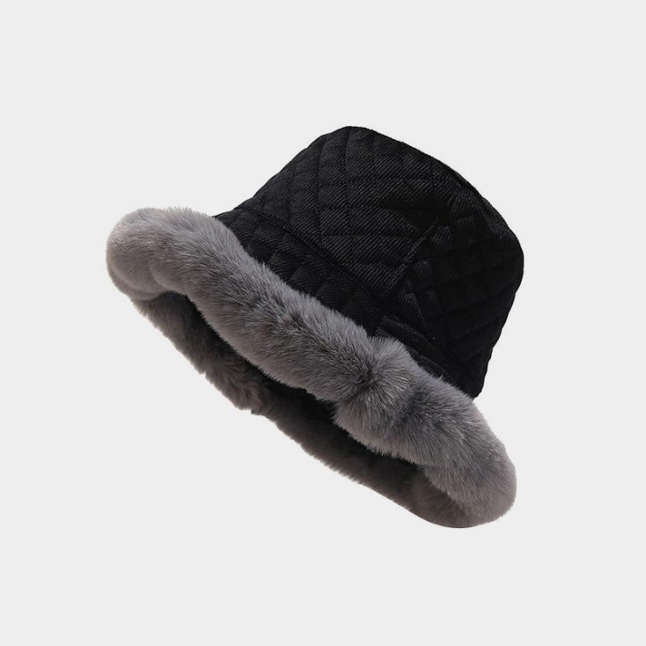 Checkered quilted warm bucket hat
