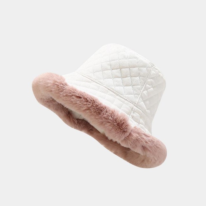Checkered quilted warm bucket hat