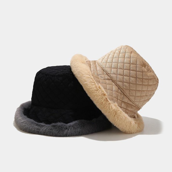 Checkered quilted warm bucket hat