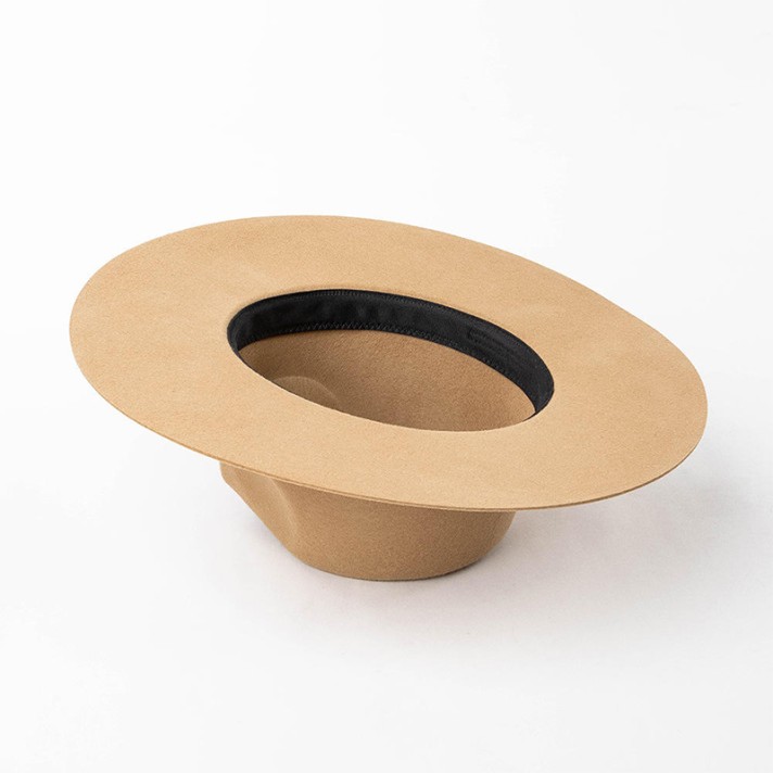 wide-brimmed felt hat decorated with feathers and buttons wide-brimmed felt hat decorated with feathers and buttons