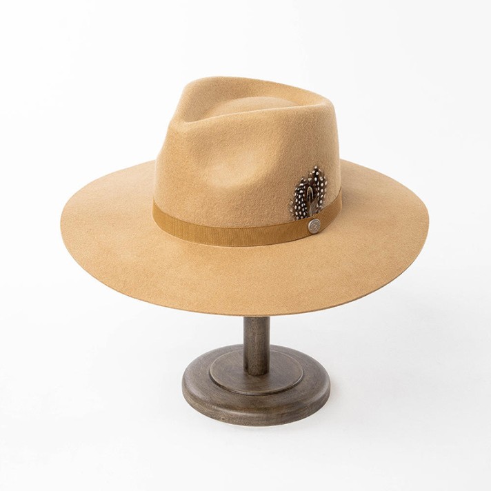 wide-brimmed felt hat decorated with feathers and buttons wide-brimmed felt hat decorated with feathers and buttons