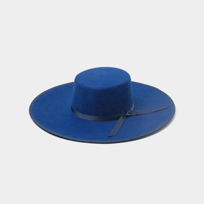 Stylish wide-brimmed comfortable felt hat