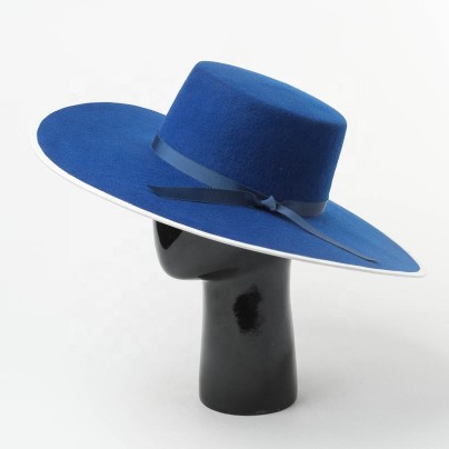 Stylish wide-brimmed comfortable felt hat