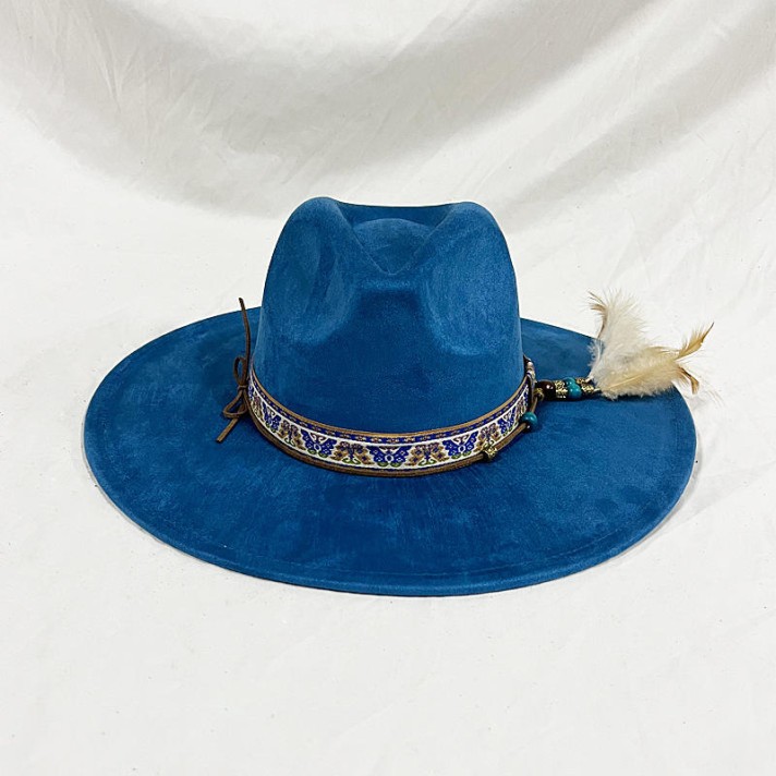Luxury wide-brimmed felt hat with feathers