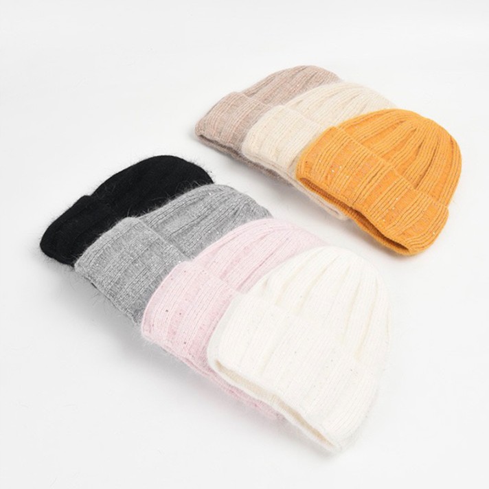 Sequin-embellished comfortable knit hat Sequin-embellished comfortable knit hat