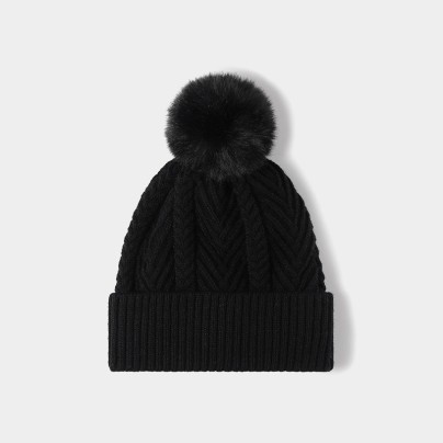 Stylish and comfortable pom-pom knitted hat