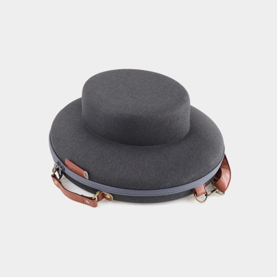 Simple and portable round protective hat box