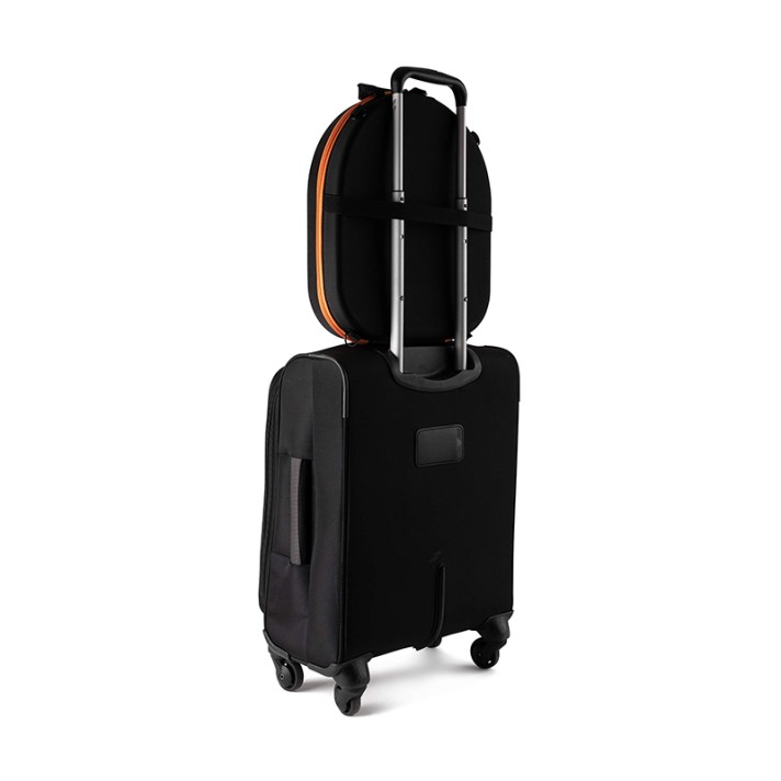 Waterproof and pressure-resistant portable hat box