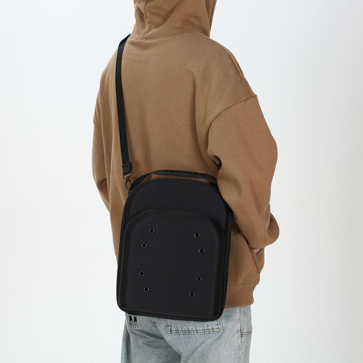 Portable hard-shell zippered hat case