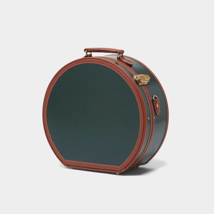 Elegant and retro portable hat box