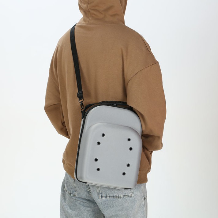 Pressure-resistant portable hat box